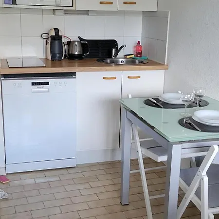 Clim Rez-de-jardin Resid Piscine 150 M Lägenhet