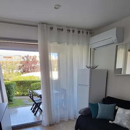 Apartment Clim Rez-de-jardin Resid Piscine 150 M